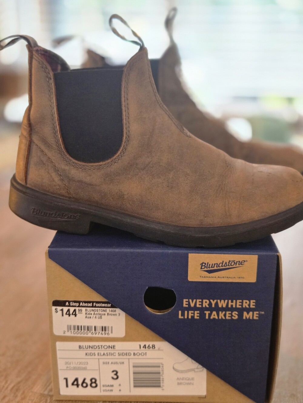 Blundstone Brown Leather Boots with Black Elastic KIDS 4